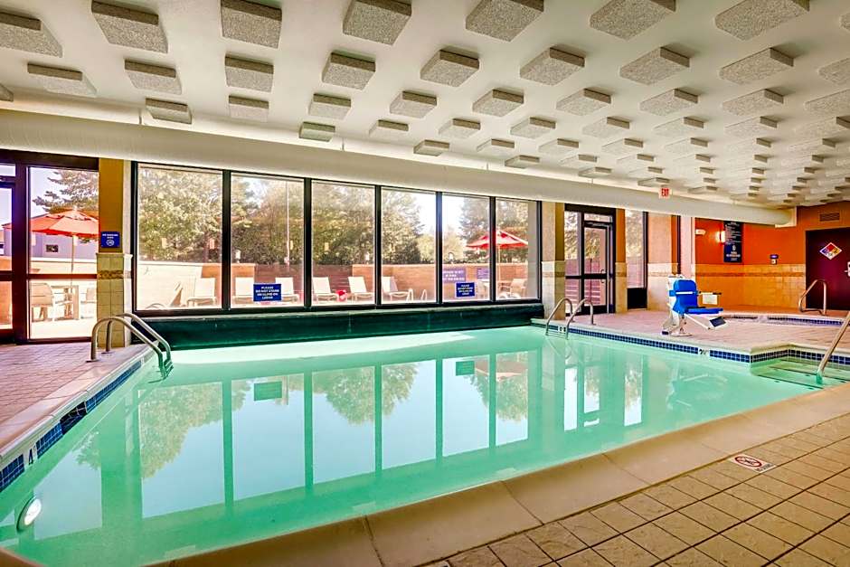 DRURY INN & SUITES CHARLOTTE UNIVERSITY PLACE