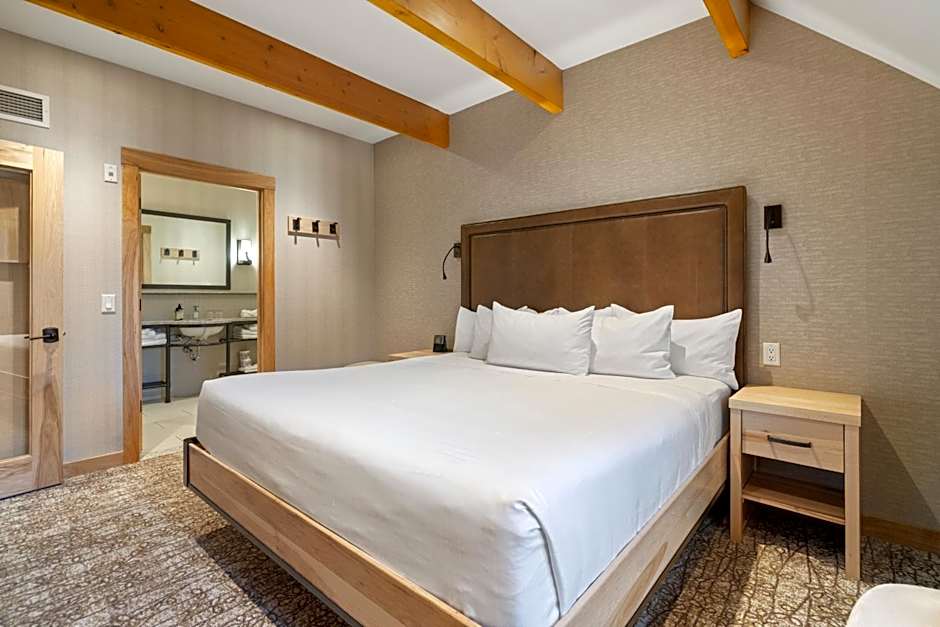 Moose Hotel and Suites
