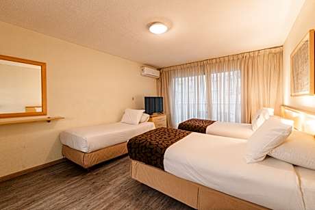 STANDARD TRIPLE ROOM WITH THREE BEDS