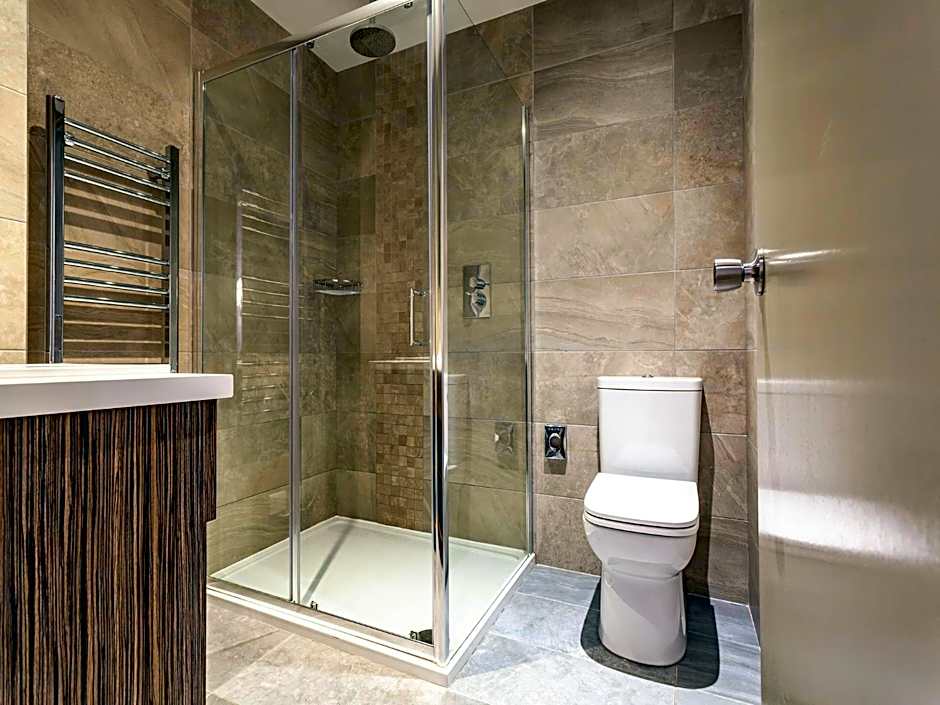 White Hart Hotel & Apartments