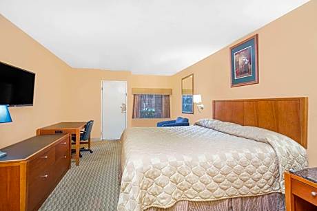 Queen Suite with Two Queen Beds - Smoking