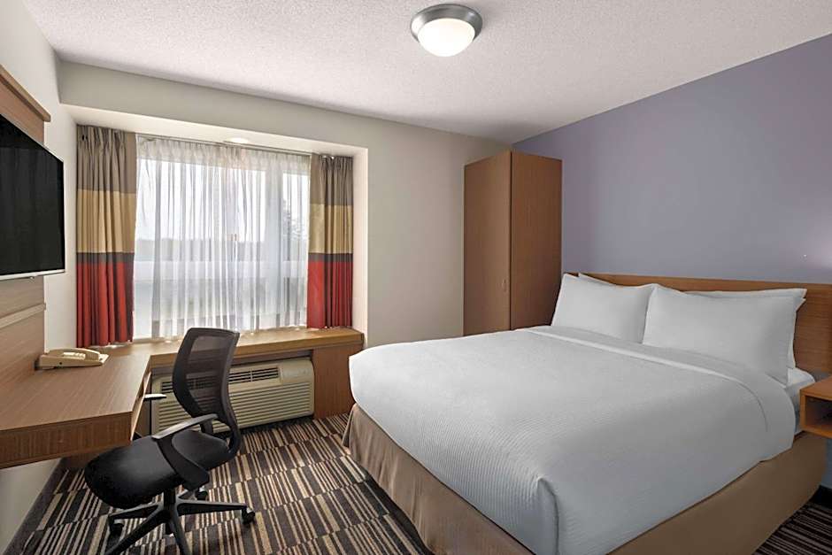 Microtel Inn & Suites By Wyndham Kirkland Lake