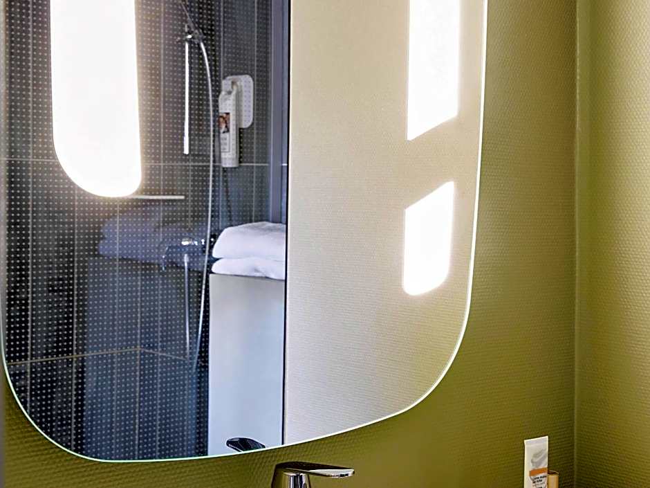 ibis Paris Canal Saint Martin