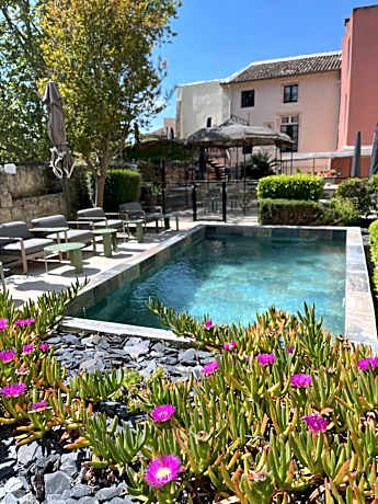Le Victoria Boutique Hôtel - Charme au coeur du village historique - Accueil Vélo - Séminaire - Bar Lounge - Piscine