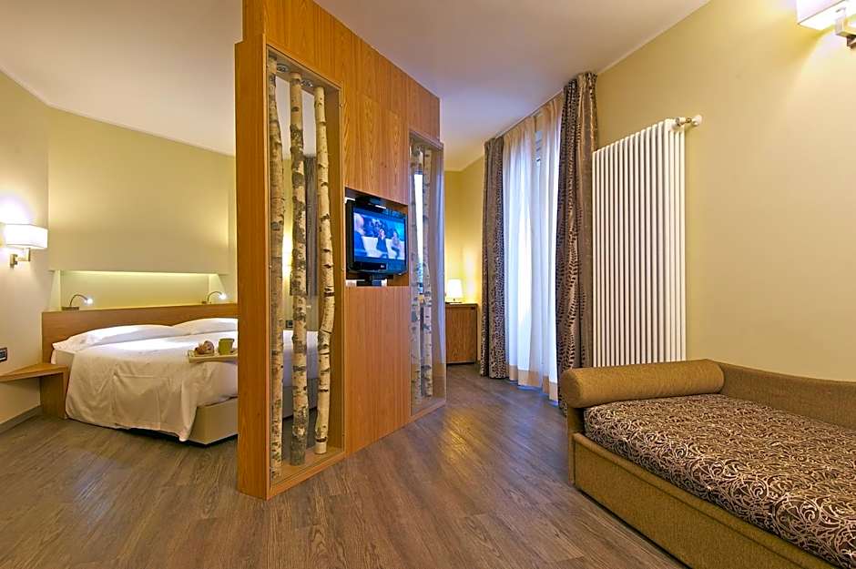 Photo 1 of 4 of Suite