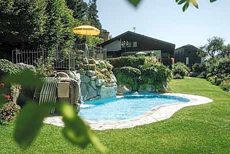 Residence Obermoarhof - Family Apartments with Pool & Playground