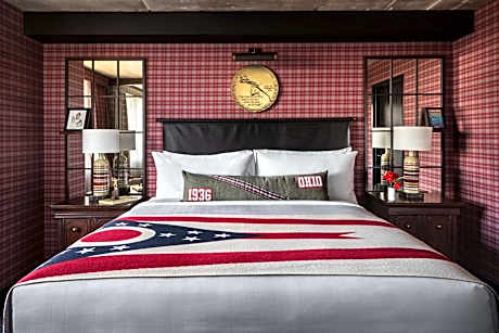 Graduate King Room with Bath Tub - Disability Access