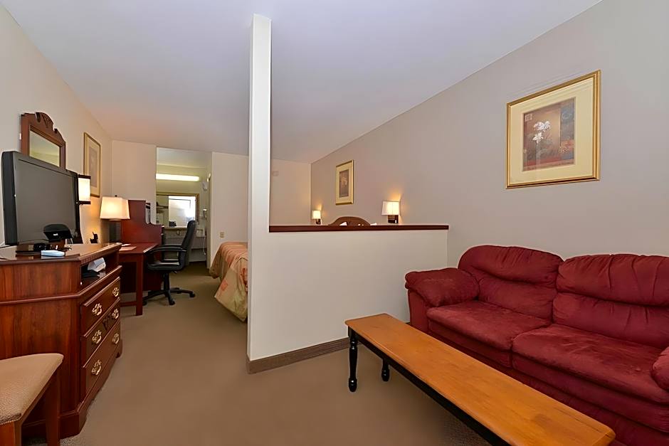 Econo Lodge Inn & Suites