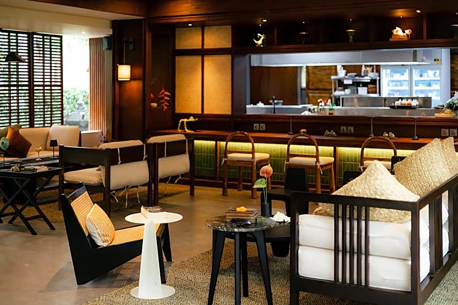 Fourteen Roses Beach Hotel