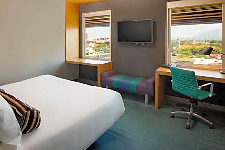 King Room - Hearing Accessible