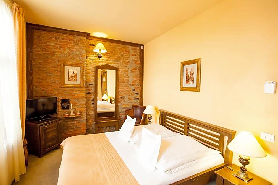 Photo 1 of 5 of Double Room