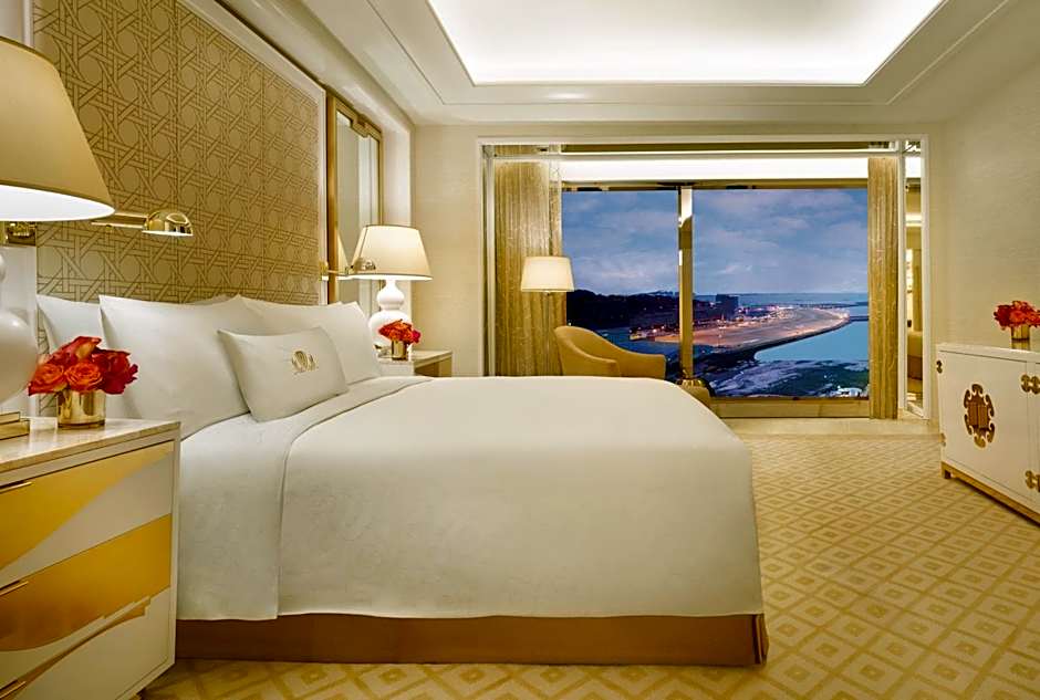 Photo 1 of 7 of Executive Suite