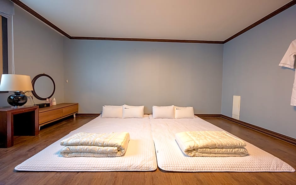 Tongyeong Anchovy Tourist Hotel