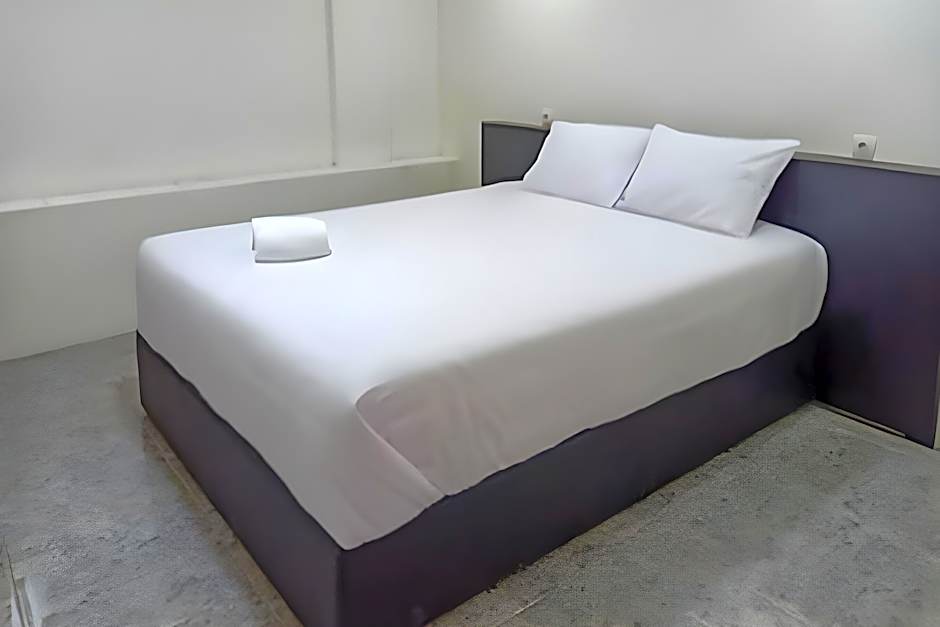 Hotel Trikatu Kendal near Taman Kota Weleri Mitra RedDoorz