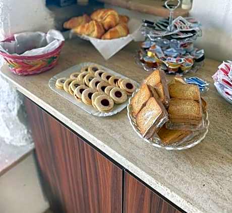 Deluxe Room (2 Adults + 1 Child)