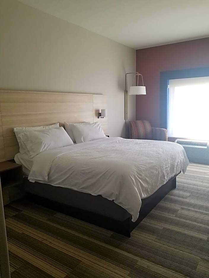 Holiday Inn Express Hotel & Suites McPherson By IHG