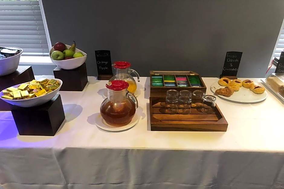 Broadfield Park Hotel by Belvilla