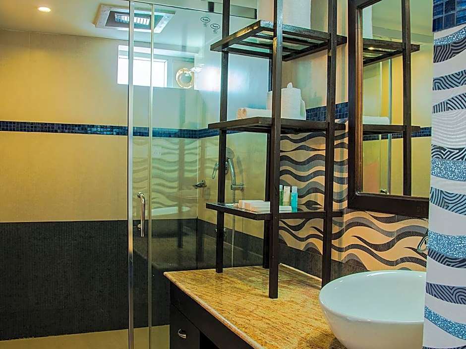 Aquatic Island by Poppys, Cochin