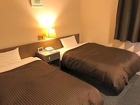 Triple Room with 1 Double Bed and 1 Small Double Bed - Non-Smoking
