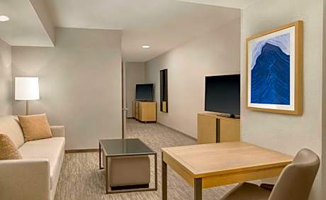 King Studio- Hearing Accessible Non-Smoking