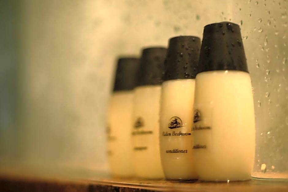 Rider Bedroom Hostel & Cafe