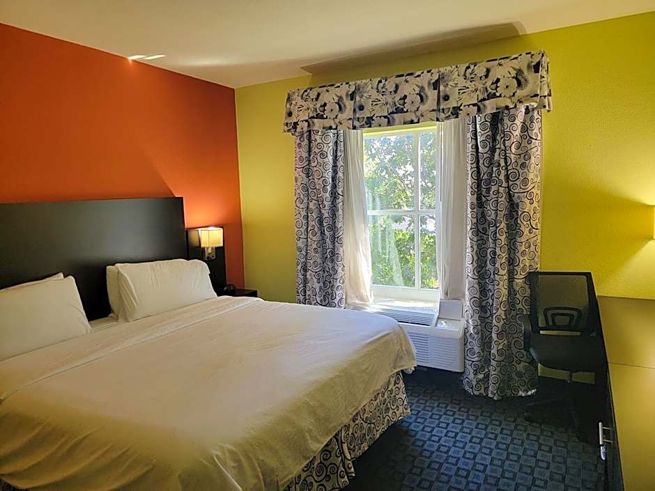 Holiday Inn Garland By IHG