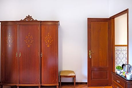 Standard Double Room with Shared Bathroom