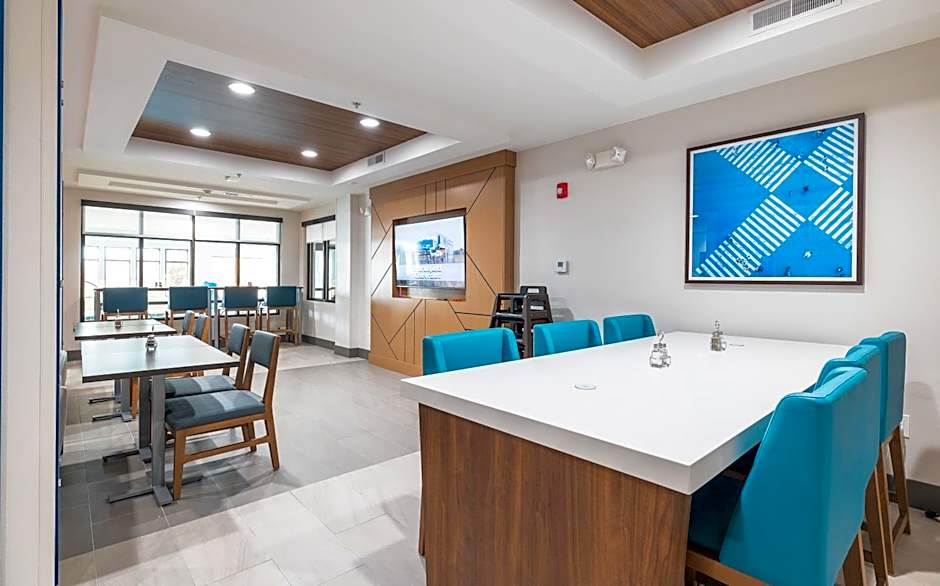 Holiday Inn Express Hotel and Suites Saint Robert By IHG