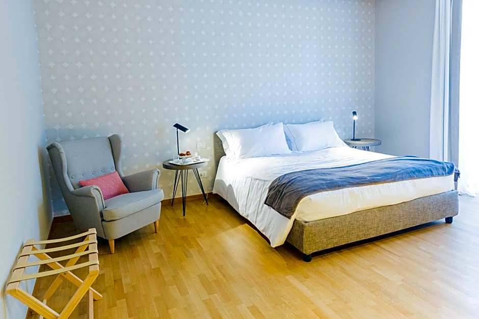 200 ROOMS & TERRACE