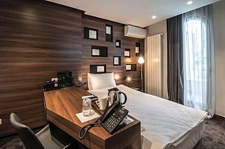 Comfort Queen Room