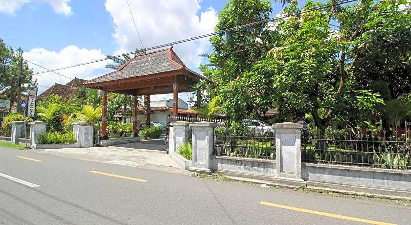 RedDoorz Plus near Alun Alun Selatan 2