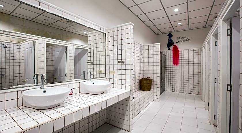 Azure Hostel Bangkok