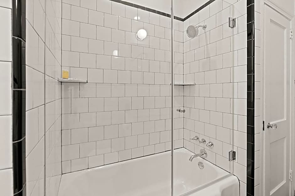 Stay Rafa At 2000 Spruce