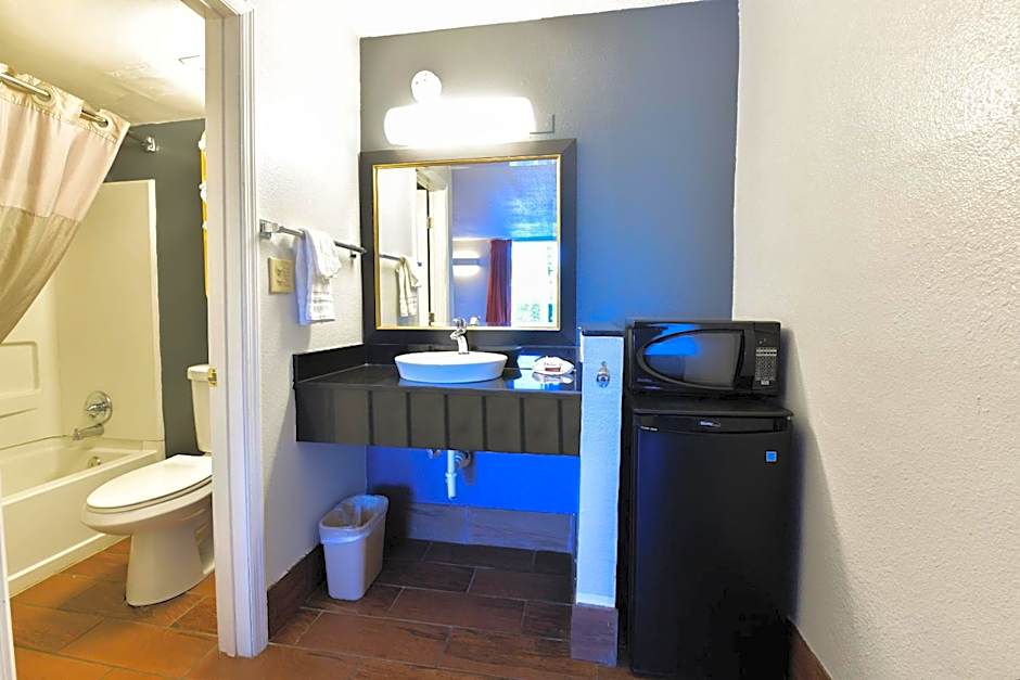 OYO Hotel Valdosta GA I-75