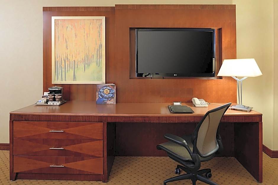DoubleTree by Hilton Washington Dulles Airport