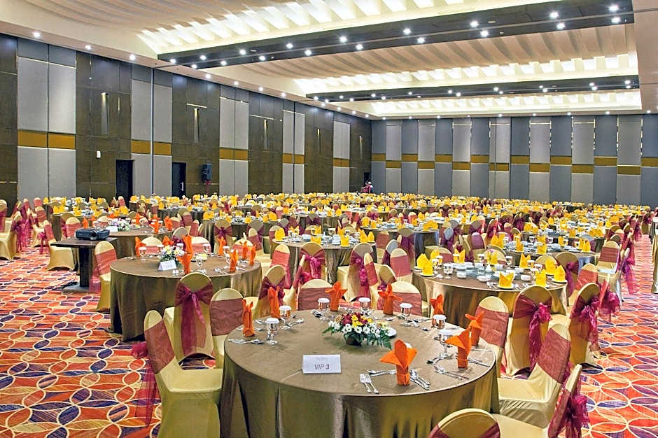 The Alana Hotel and Convention Center  Solo by ASTON