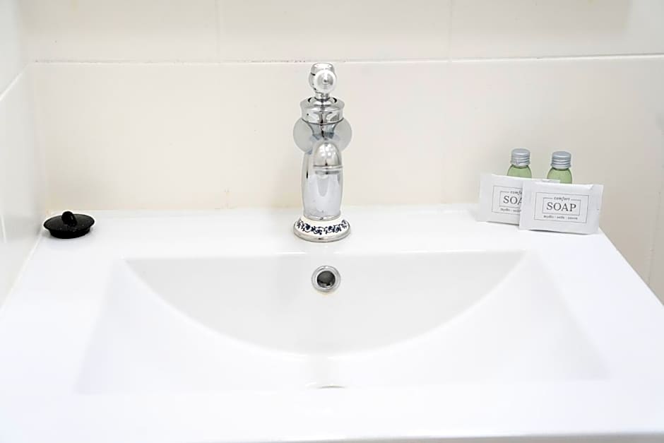 Pałac Ostoja - pokoje gościnne