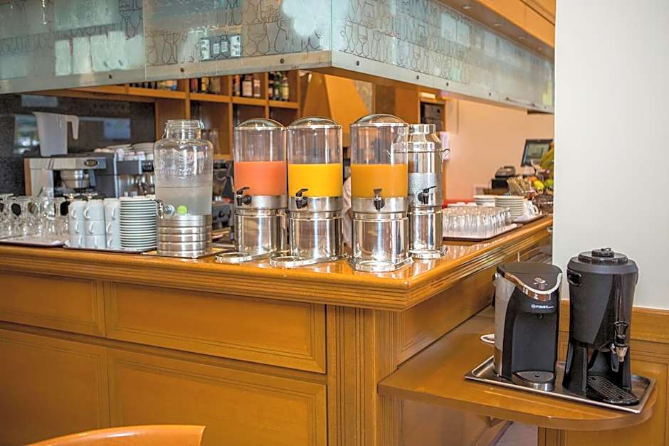 Ionian Plaza Hotel & Spa