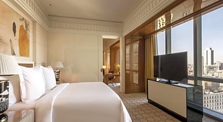 Four Seasons King Bed Suite