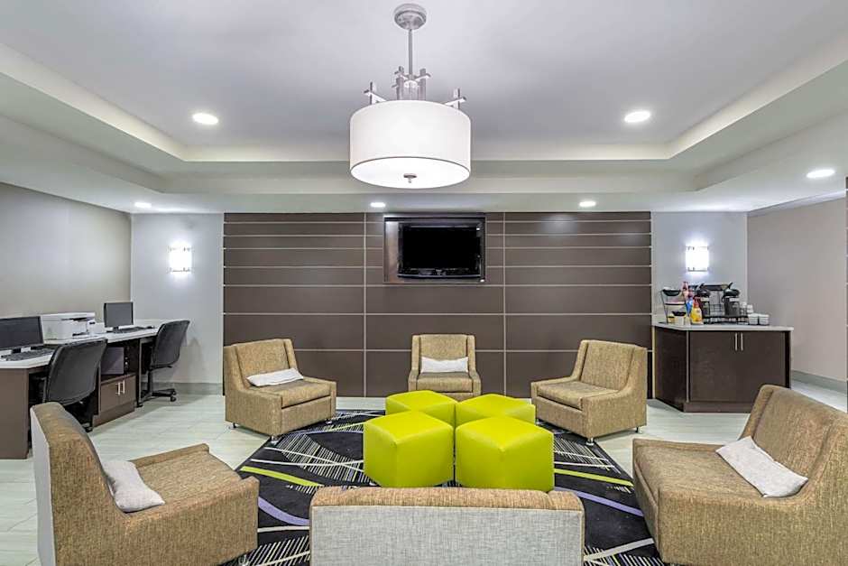 La Quinta Inn & Suites by Wyndham Canton