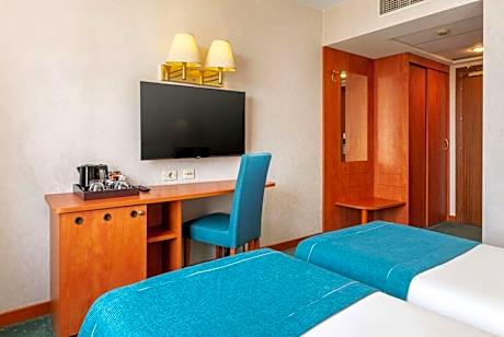 TWIN ROOM WITH TWO TWIN BEDS, NON-SMOKING