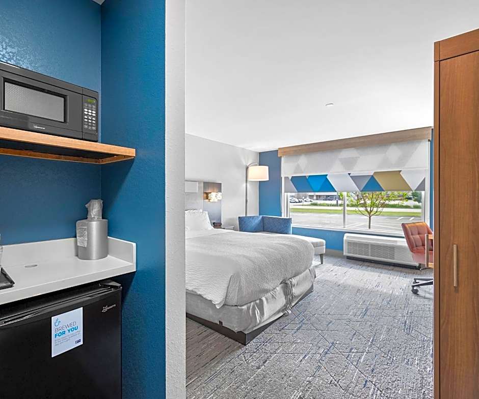 Holiday Inn Express & Suites Marinette By IHG