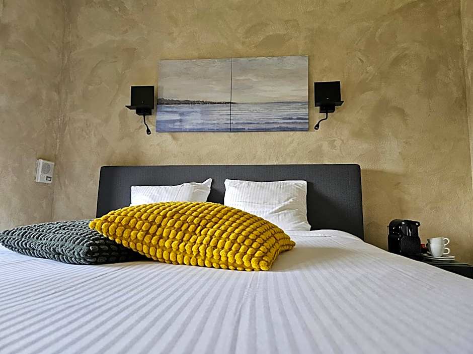 Hotel Westendia and Free Parking Top Breakfast