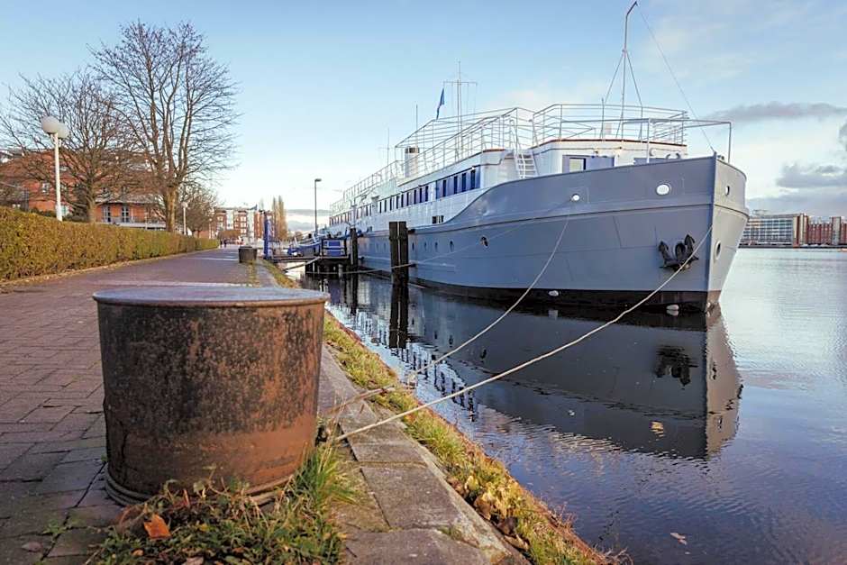 ARCONA - Übernachten auf dem Wasser - direkt am Bontekai