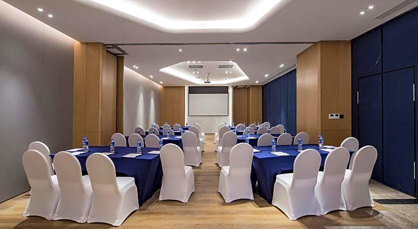 Holiday Inn Express Shanghai Kangqiao By IHG