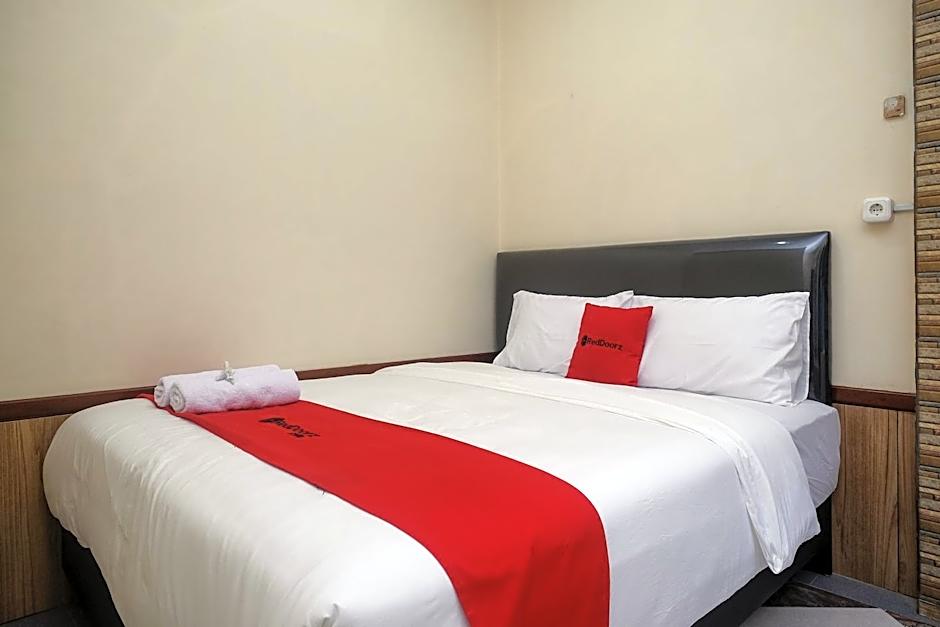 RedDoorz Syariah near Kampus UNSOED Purwokerto