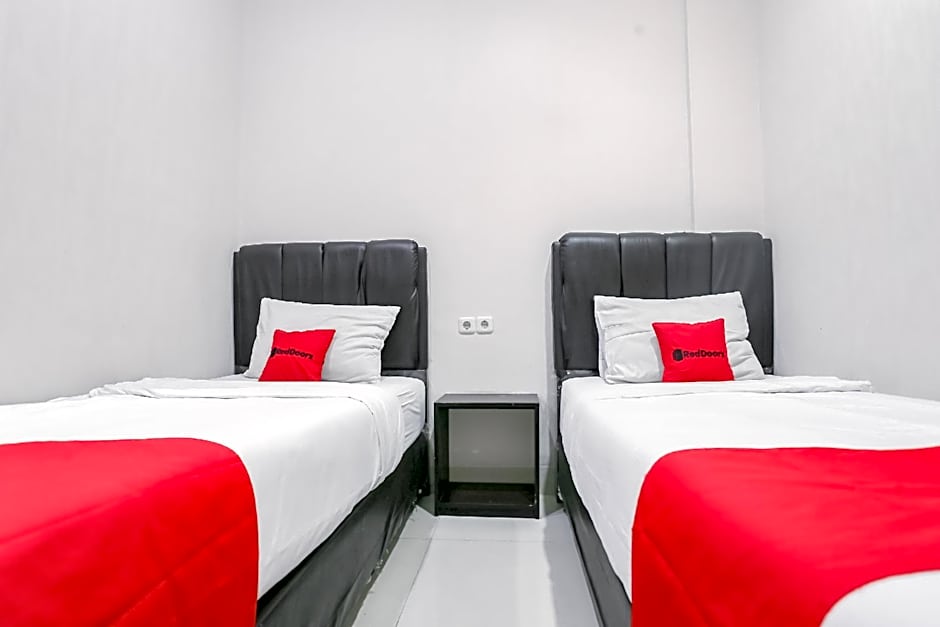 RedDoorz @ Seindo Hotel Medan