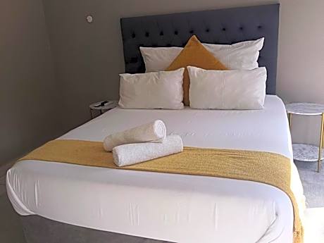 Economy Queen Room