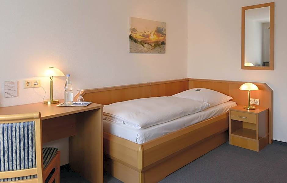 Foto 1 di 5 di Single Room with Private Bathroom