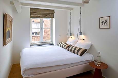 Double Room with Shared Toilet